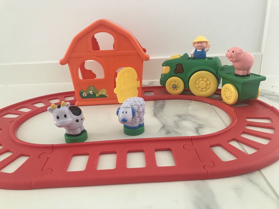 Tory farma traktor gra świeci zwierzeta