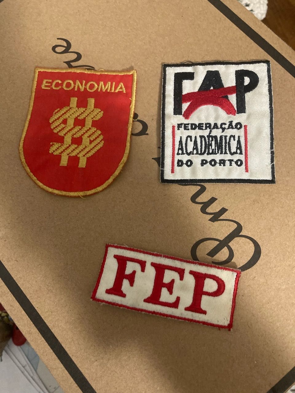 emblemas académicos de queima fitas faculdade economia FEP