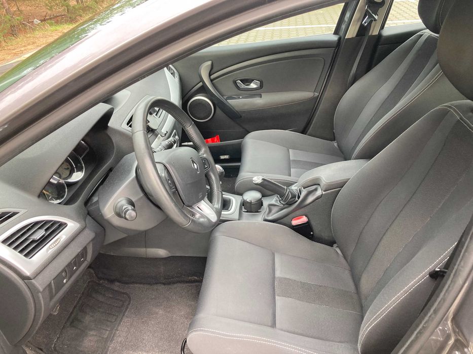 Renault Megane III hatchback 1.9 dci 130 KM, 6 biegów, klimatyzacja