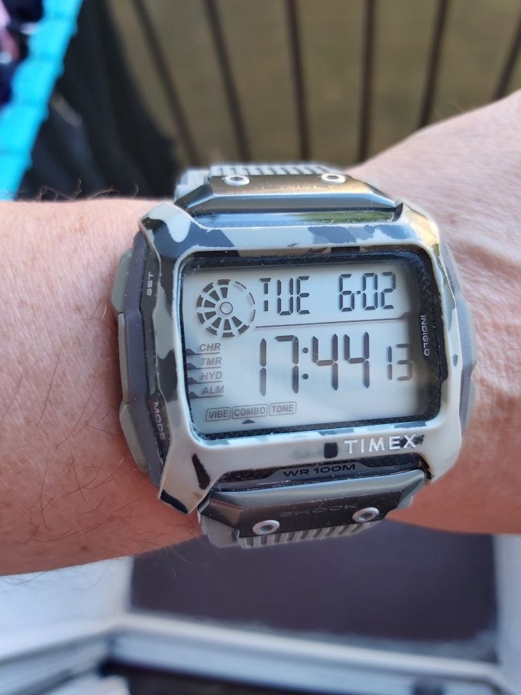 Timex Shock MORO 100 M