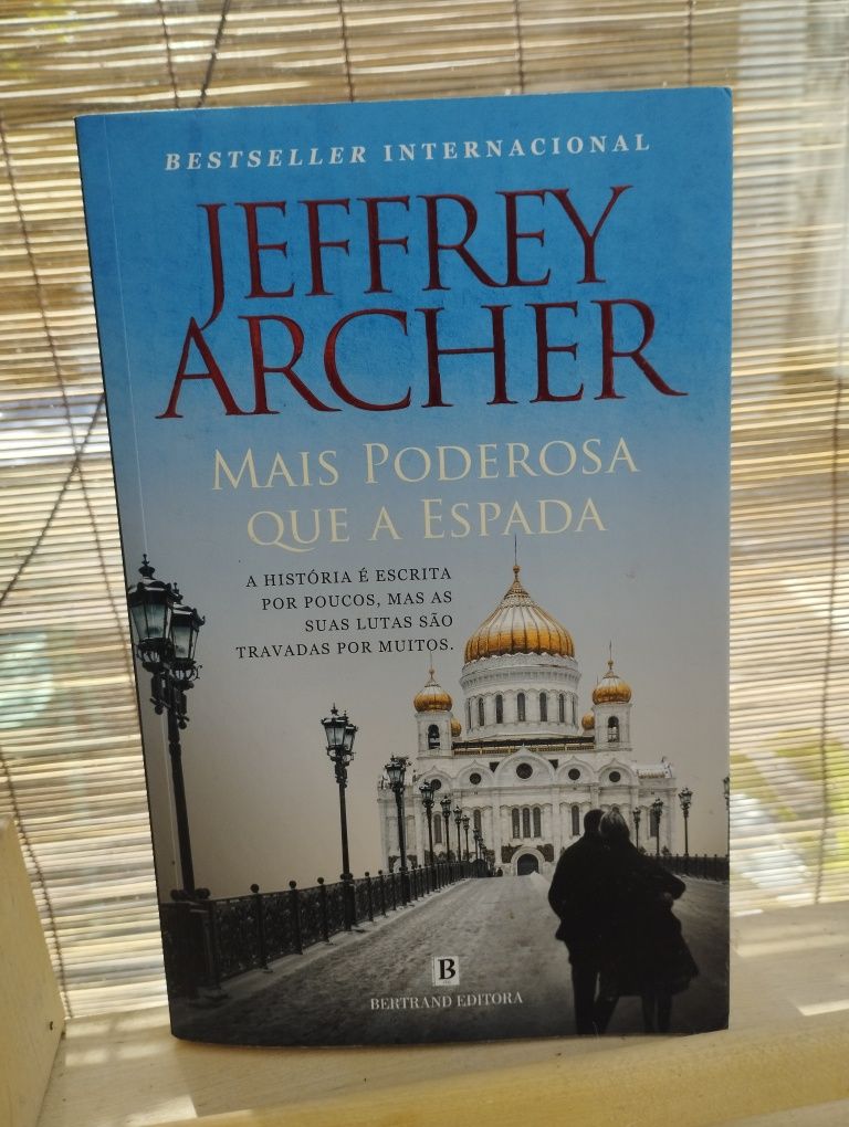 Livro "Mais forte do que a espada"