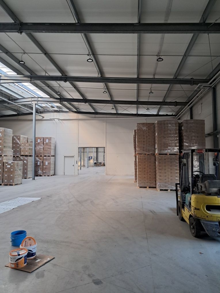 Wynajmę 2 hale po 740 m2 + 490 m2 powierzchni biurowej  22 zł/m2.