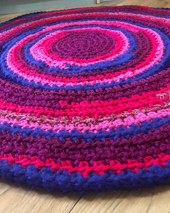 Dywanik okrągły róże-fiolety śr.115 cm handmade 55zł