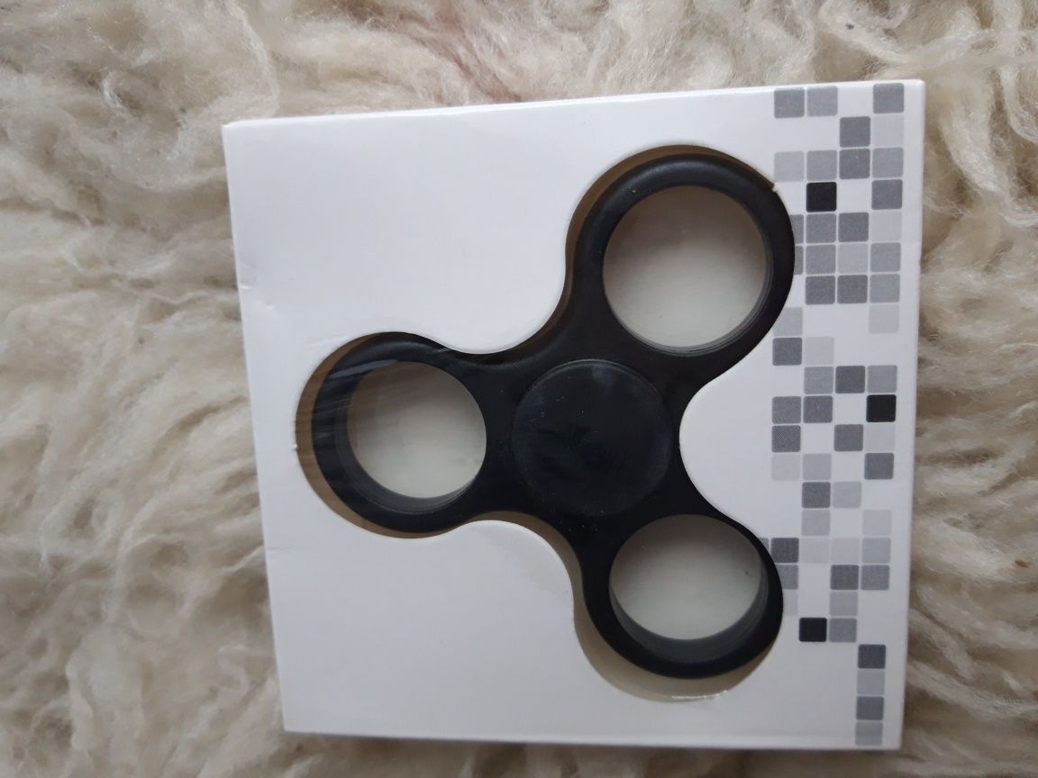 Czarny fidget spinner