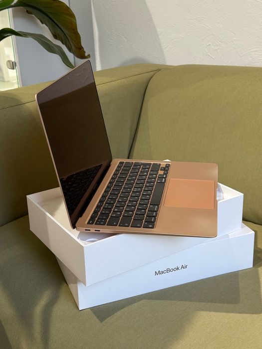 MacBook Air M1 8/256 Gold в гарному стані. Гарантія від магазину.