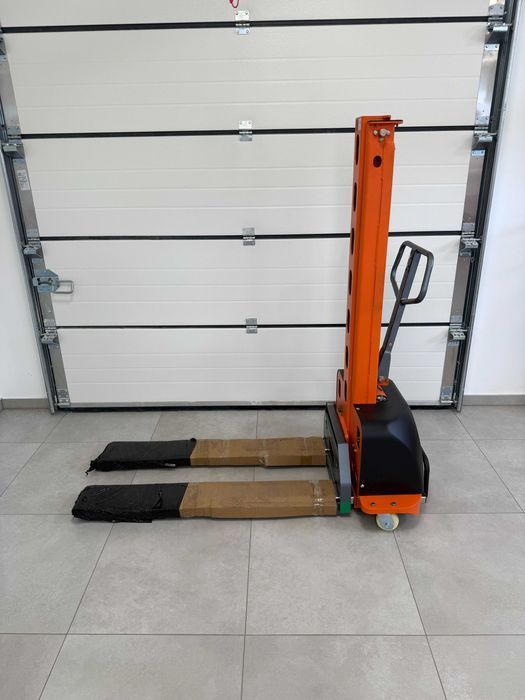 Wózek samozaładowczy elektryczny paleciak masztowy winda 500 kg 130 cm