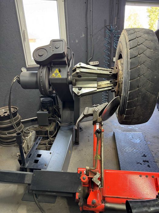 Вантажний шиномонтажний верстат Well Kraft 8970C - 14-56"