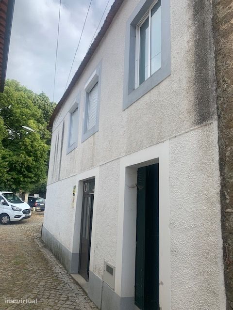 Moradia c/Comercio R/C e Habitação 1º Andar