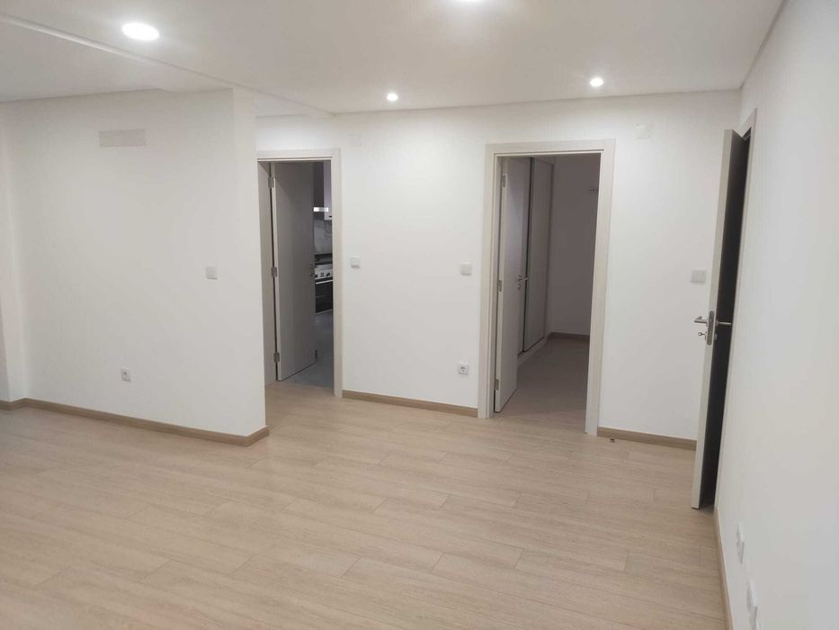 Moradia T2+1 com Logradouro no centro de São João da Talha