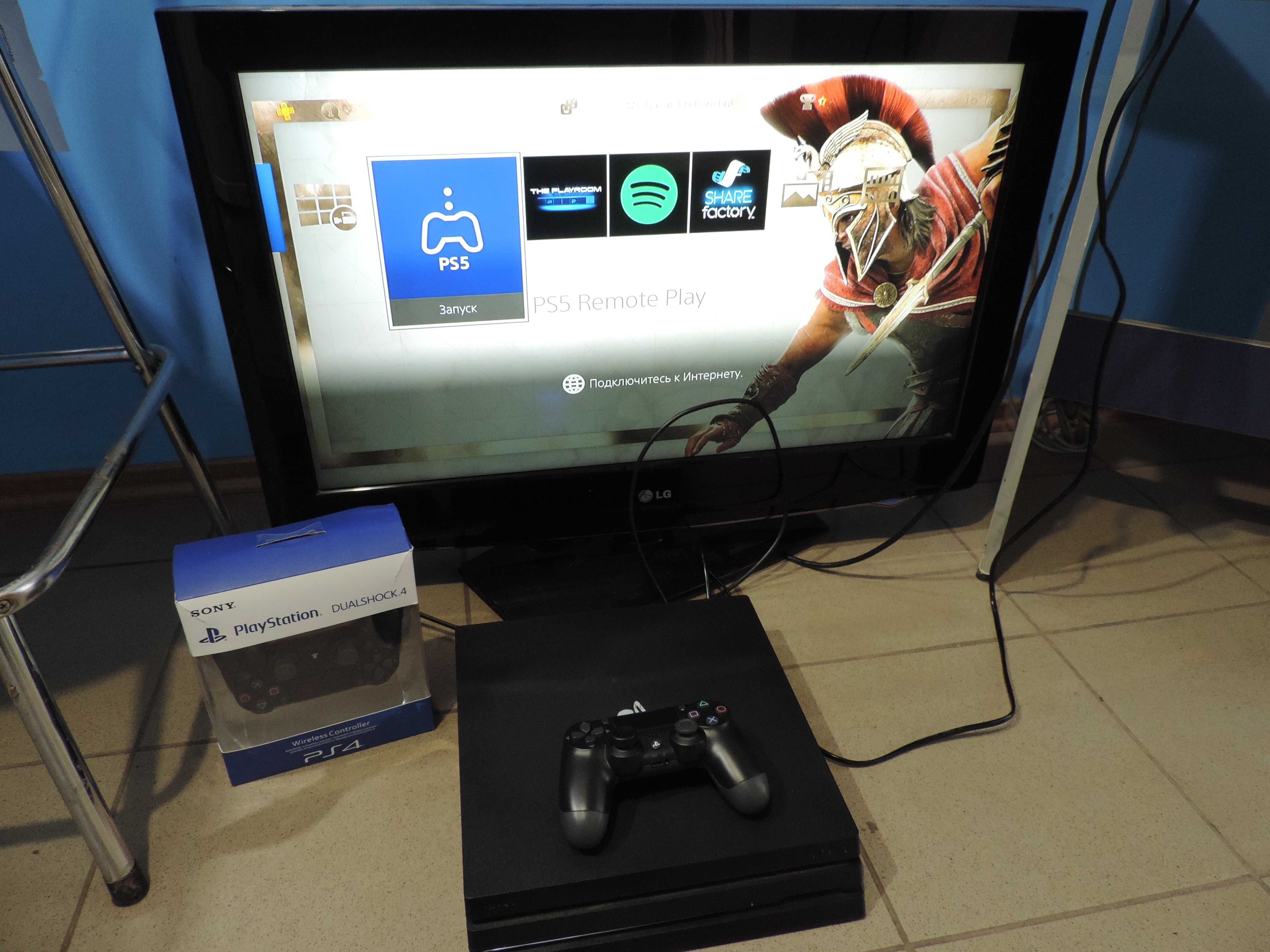 Sony PS4 Pro 1 Tb (CUH-7208B) и 2 джойстика