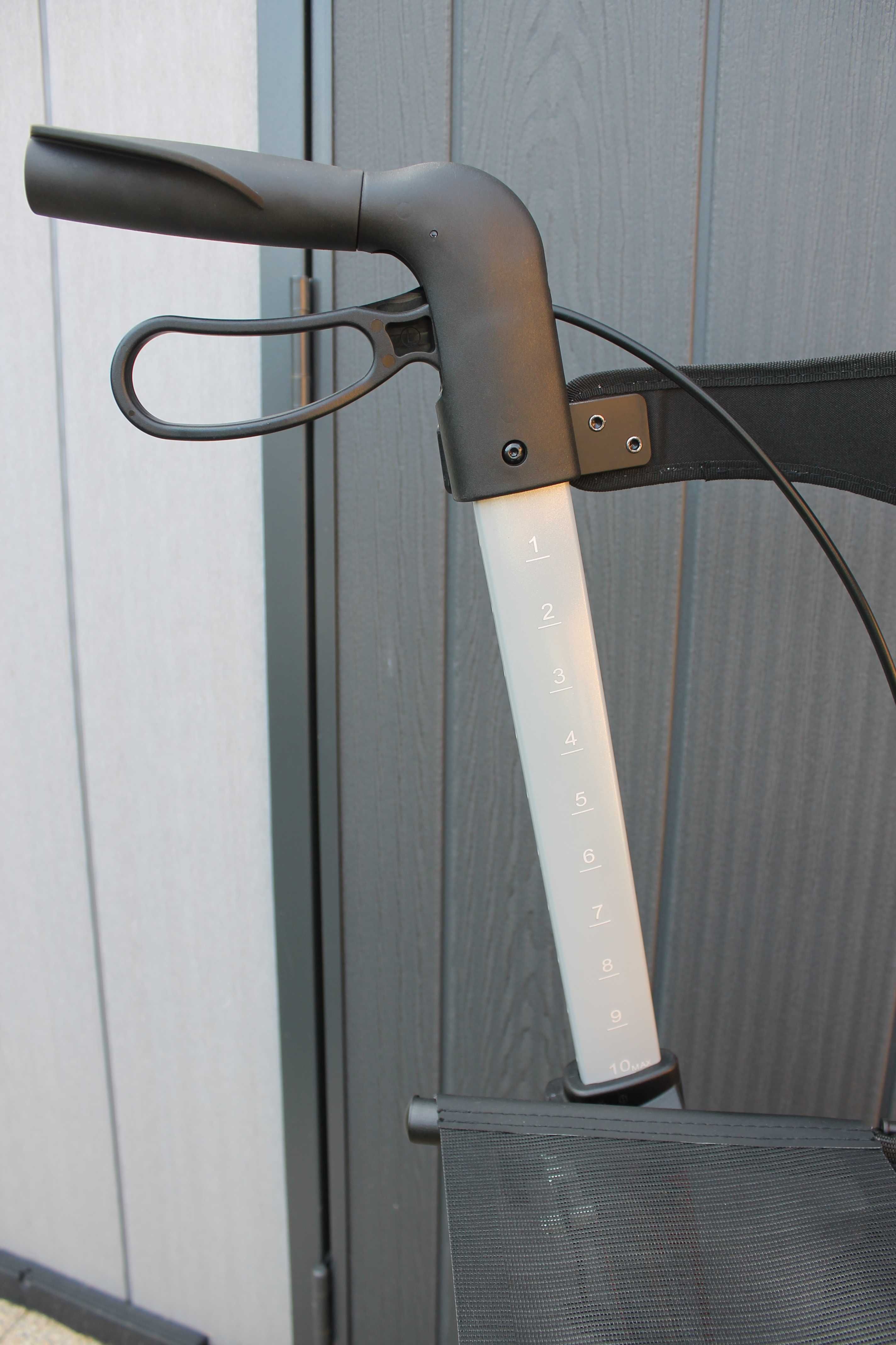 Chodzik, balkonik rehabilitacyjny na kółkach, czterokołowy, składany
