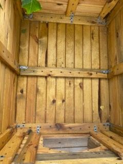 Drewniana, zaimpregnowana  buda solidna