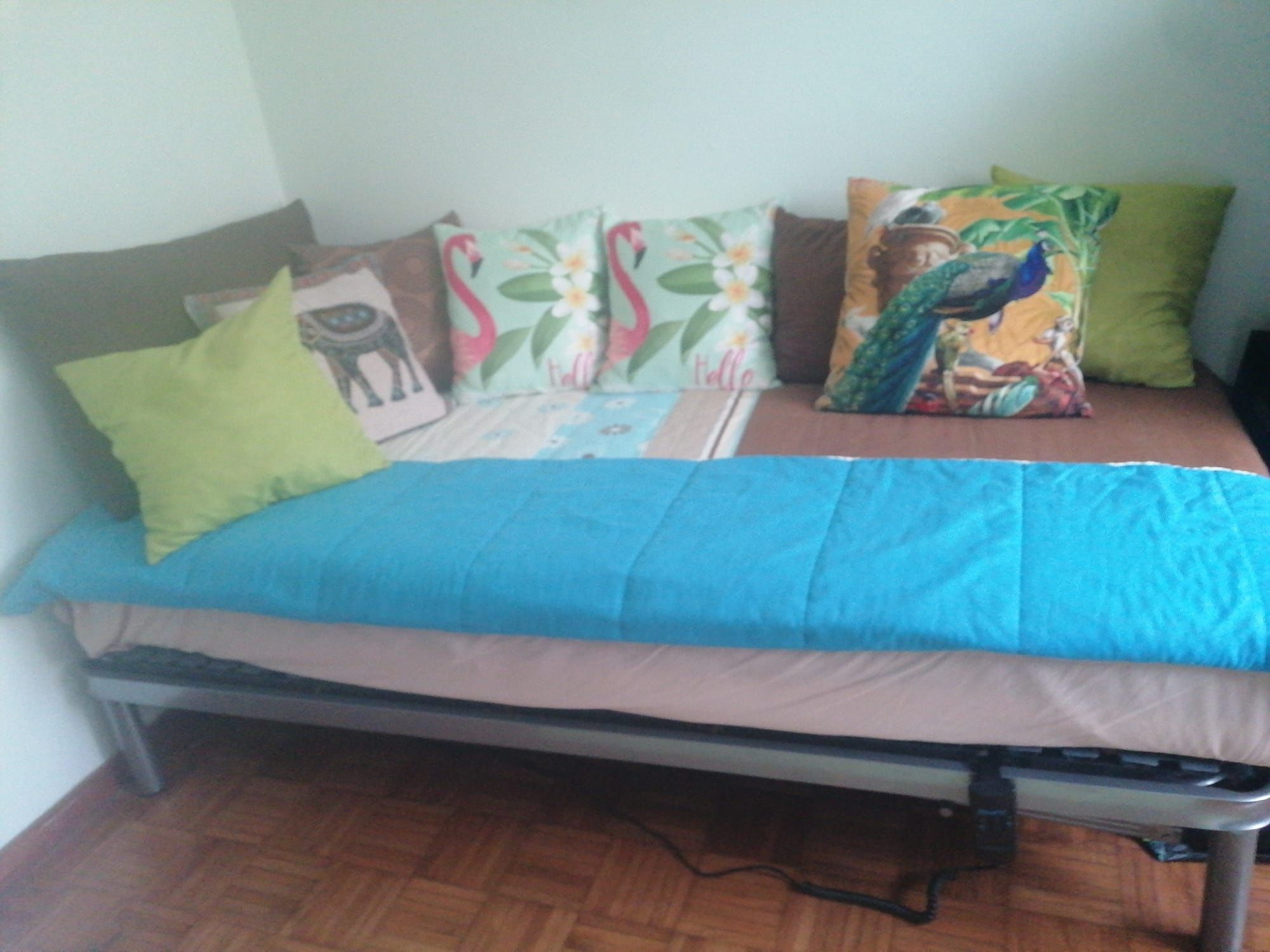 Cama articulada com colchão como nova com comando