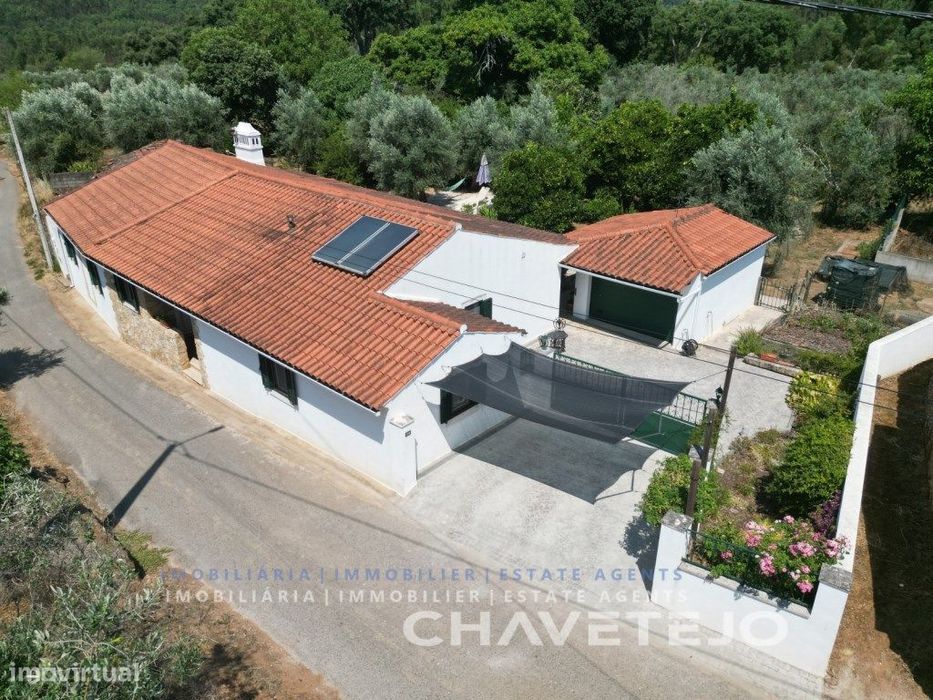 Encantadora casa de pedra T3 situada em aldeia tranquila perto de A...