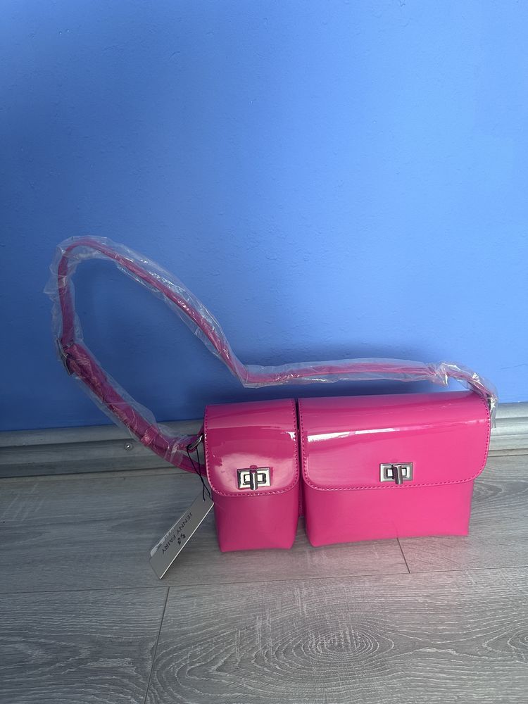 Torebka damska na ramię różowa lakierowana jak Barbie