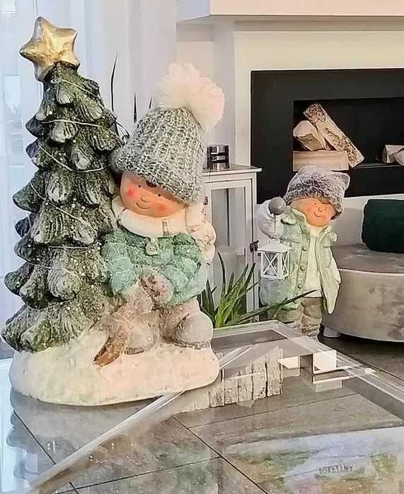 Home&you figurka dekoracyjna chłopiec z lampionem Boże Narodzenie