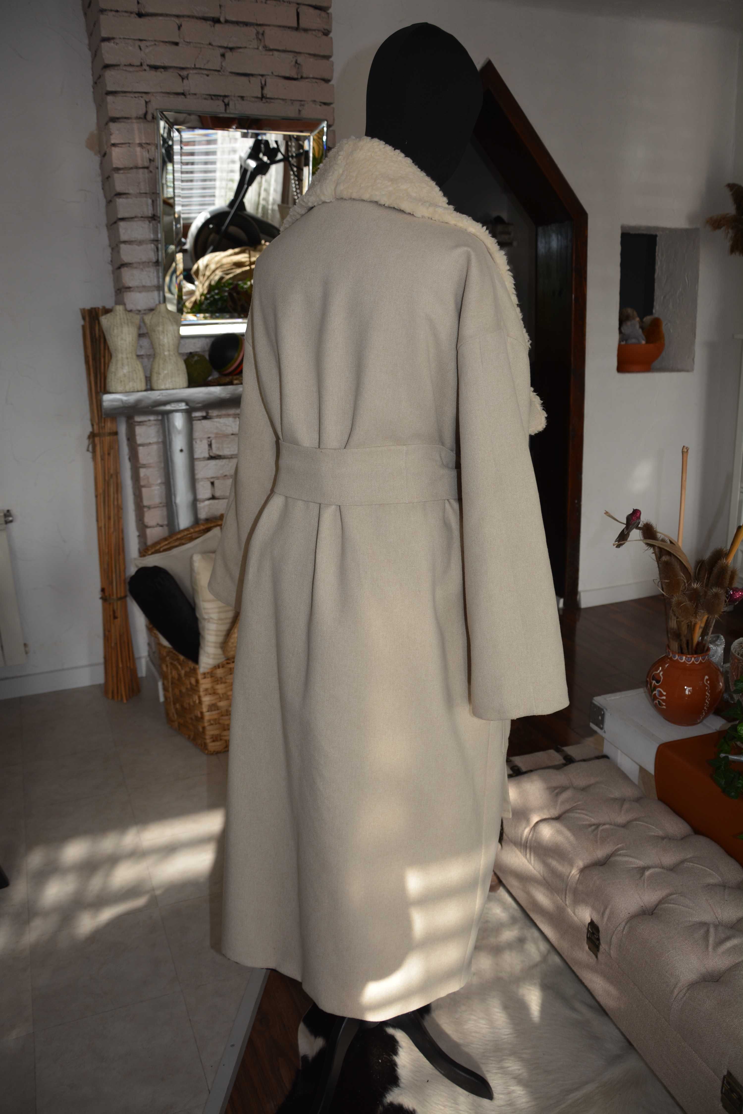 44-54 beżowy długi płaszcz baranek oversize kremowy futerko