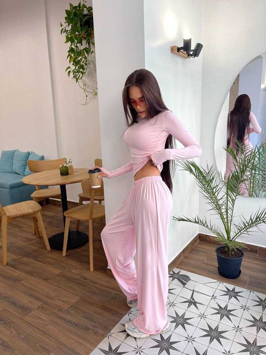 Жіночий весняний костюм лонгслів та штани