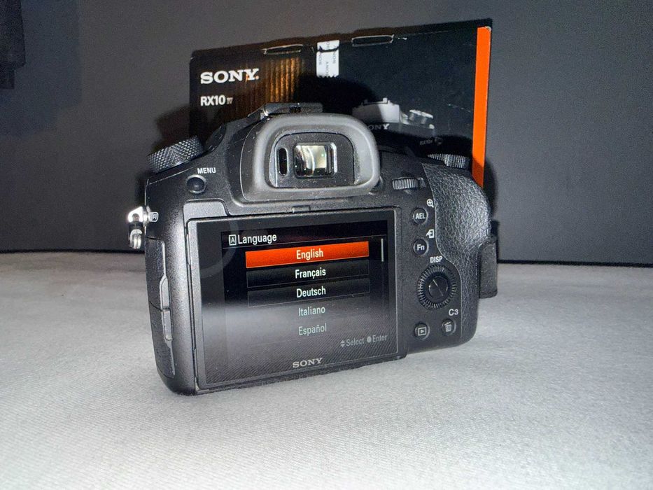 Sony RX10 M4 24-600mm F2.4-4.0