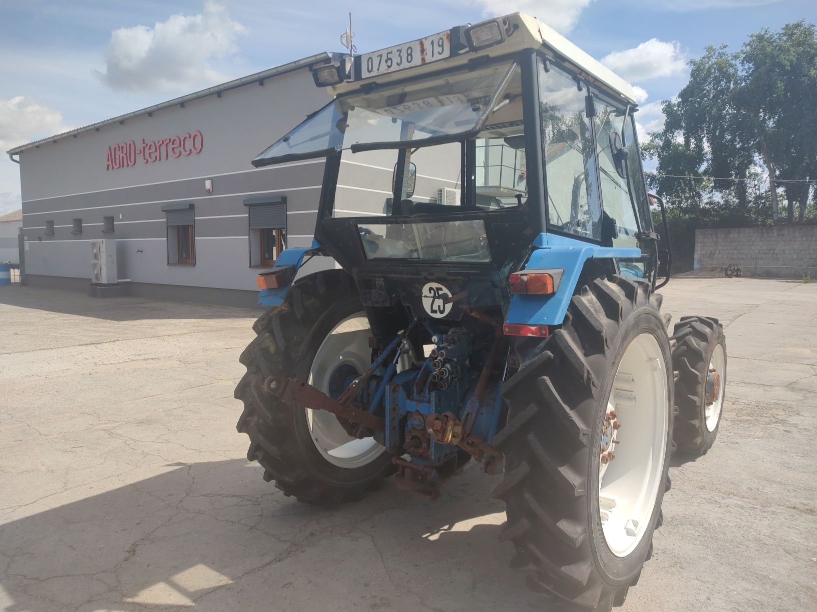 Ciągnik New Holland /Ford 4830 mechaniczny 1991 rok