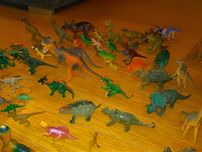 Figurki dinozaurów 90 szt.