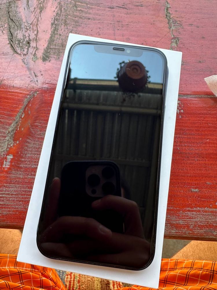 Iphone 12.