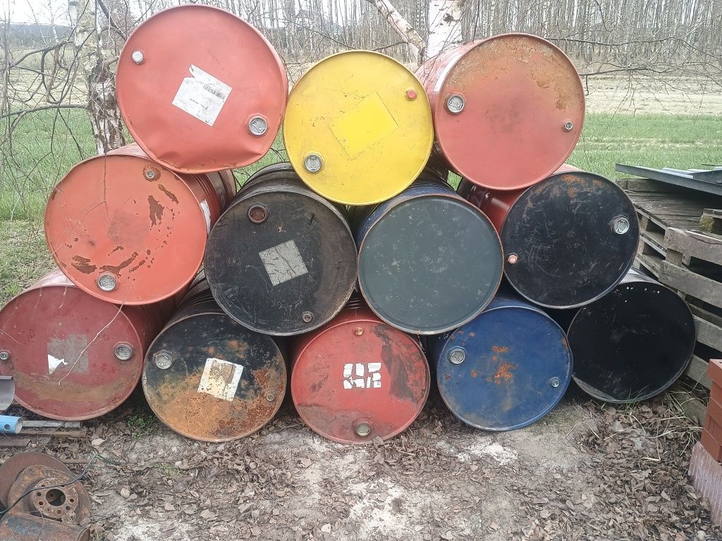 Sprzedam beczki metalowe pojemnośi 200 l po olejach czyste