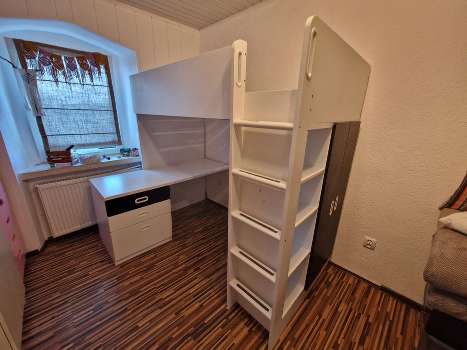 Łóżko ikea smastad. Pietrowe. Łóżko z biurkiem i szafą.
