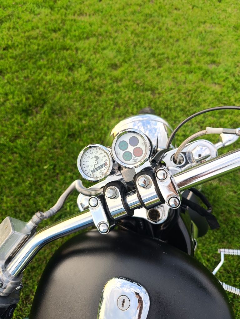 Suzuki Intruder vs 800 bobber.