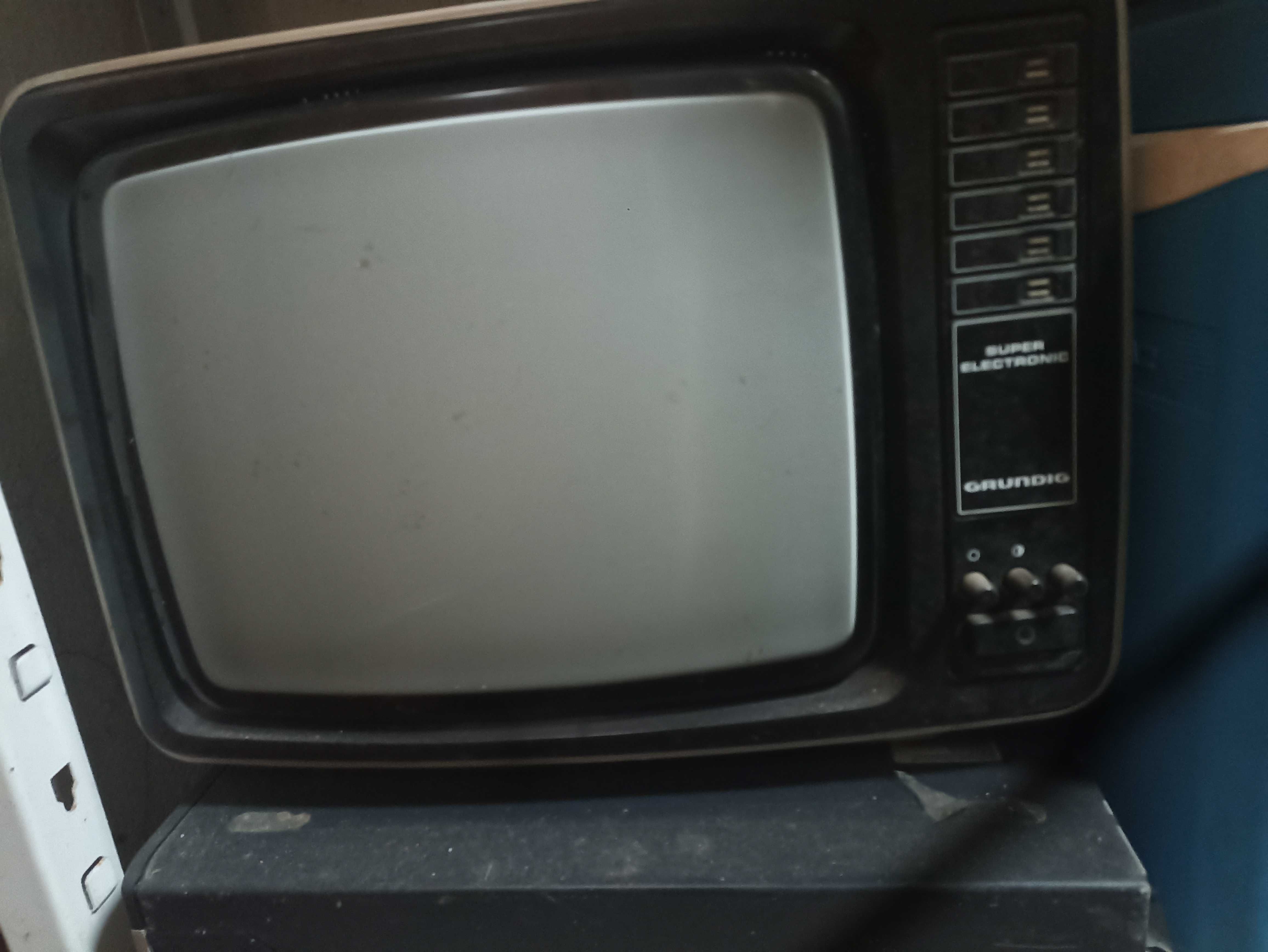 Televisão Grundig antiga vintage