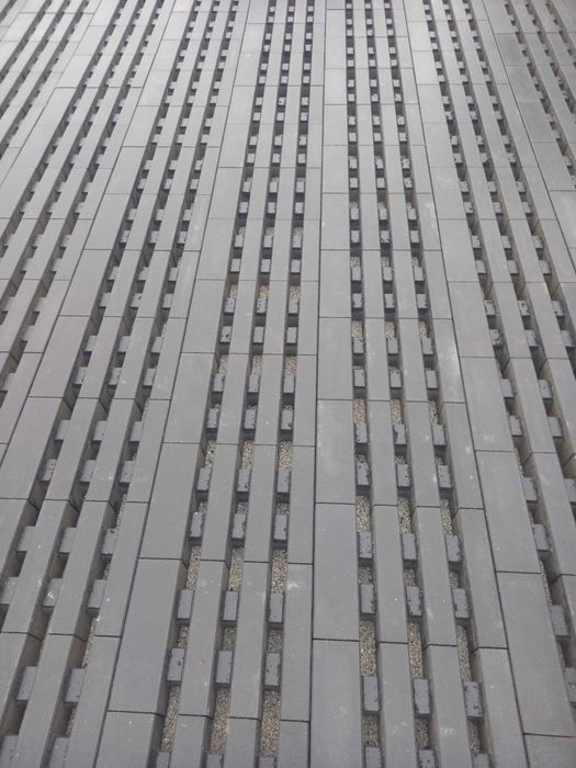 Sprzedam płyty chodnikowe.