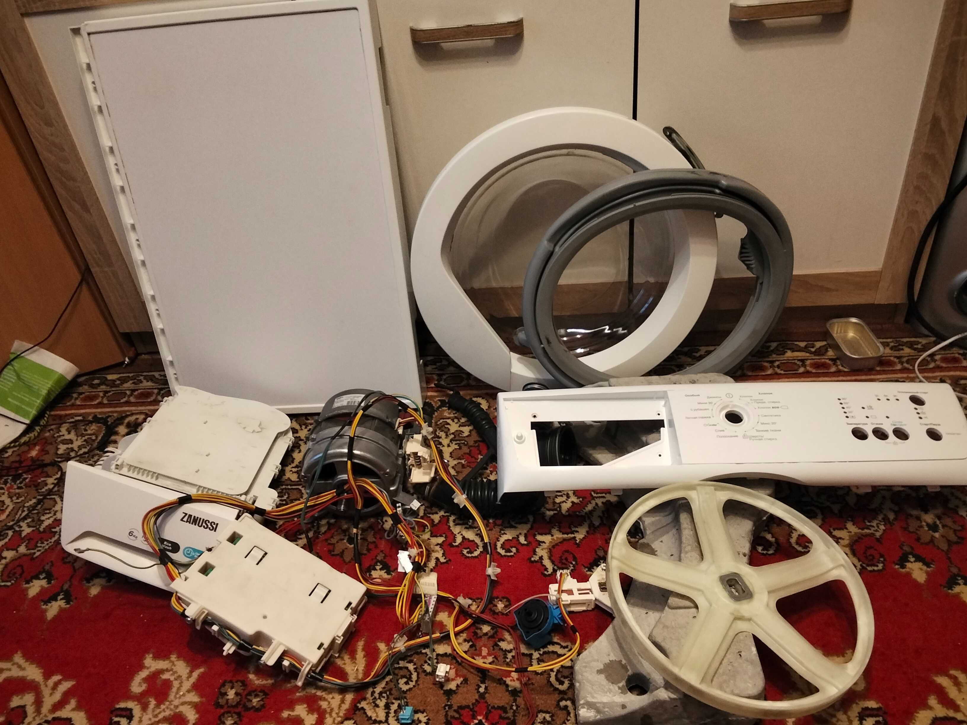 Запчасти на стиральную машину  Zanussi ZWSG6100V