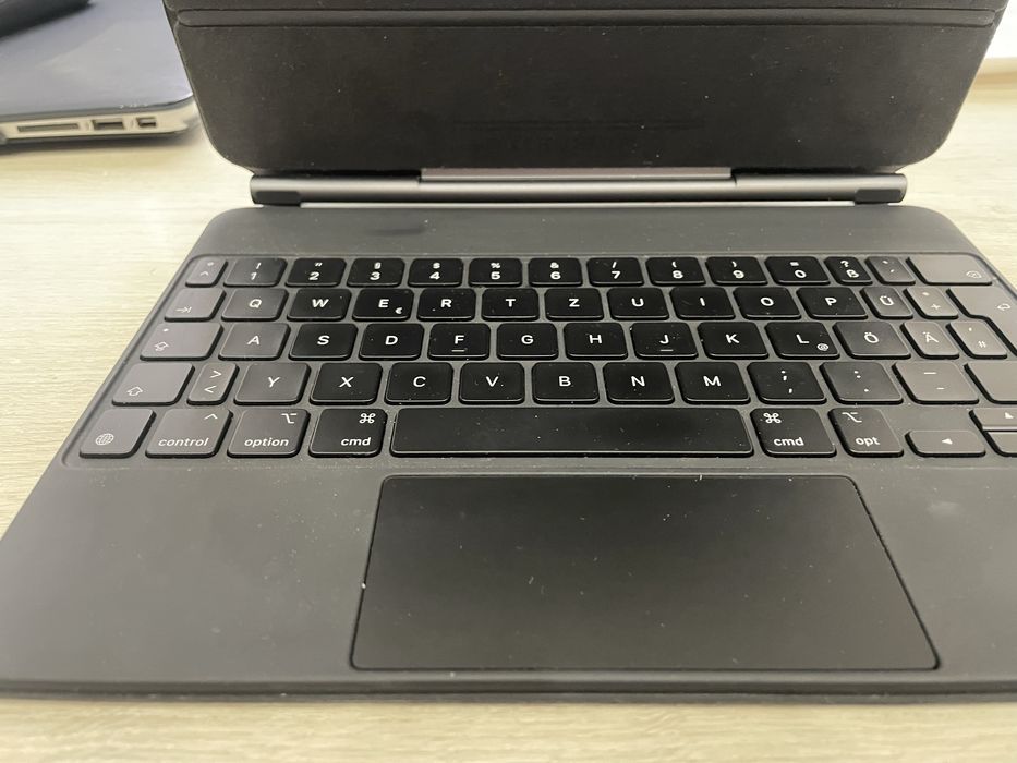 Чехол с клавиатурой EMC3532 Apple ipad pro 11 inch