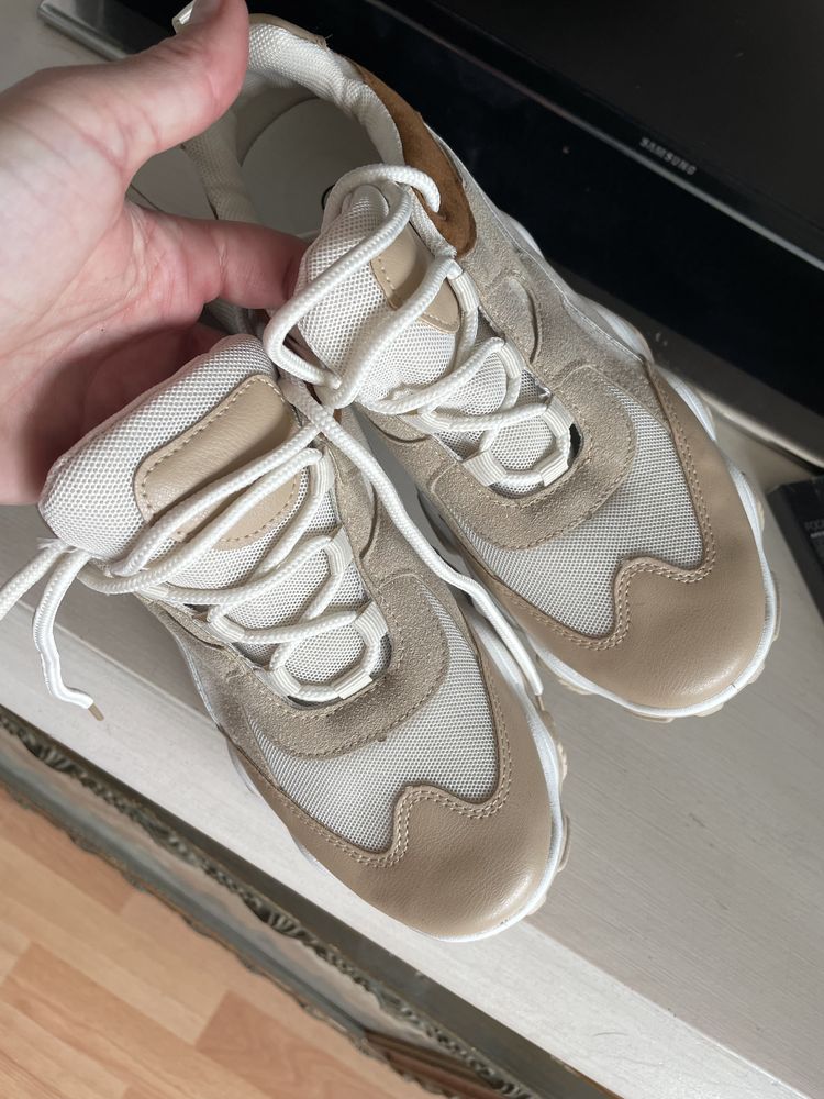 Sneakersy rozmiar 40  koturny nowe beżowe wysokie