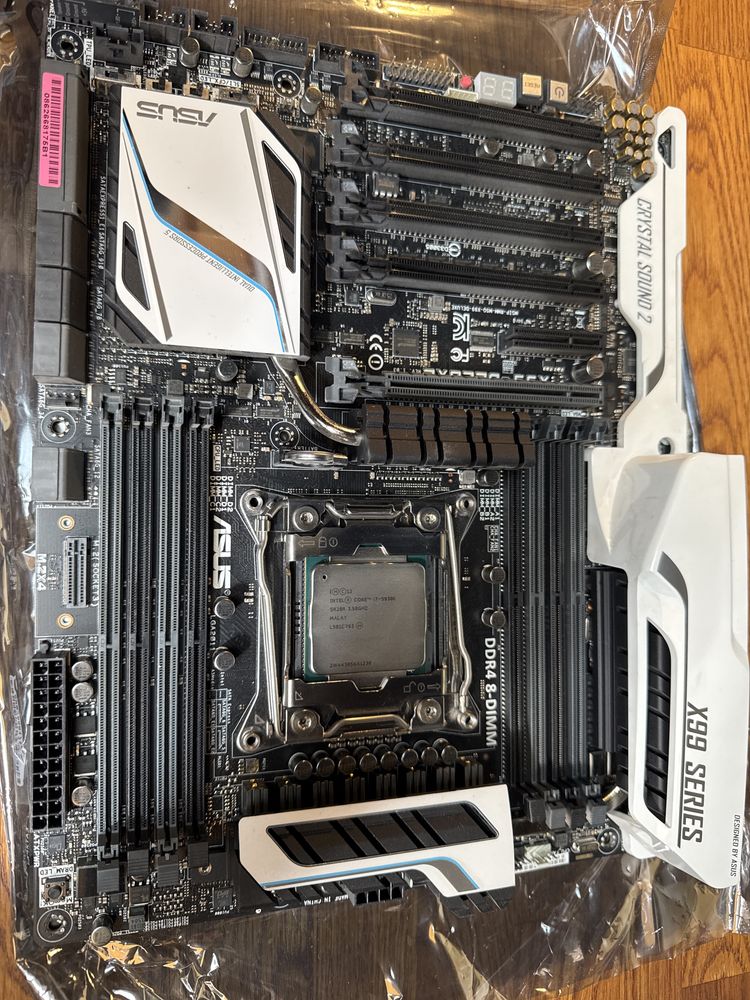 Asus X99 Deluxe/U3.1 + Intel Core i7 5930K + 16GB DDR4 2666MHz Cl13