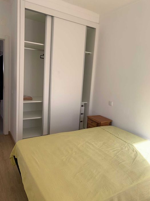 Alugo 3 quartos > Vila Chã - Barreiro