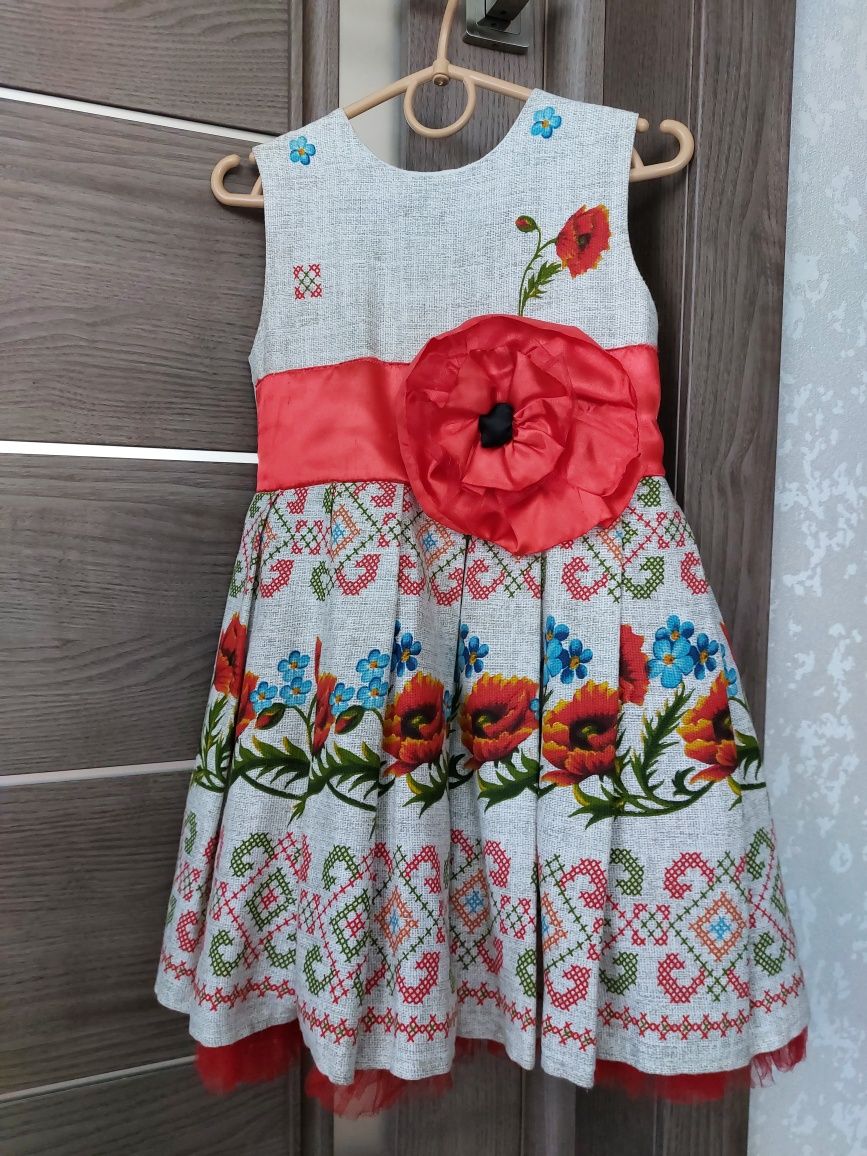 Плаття-вишиванка на дівчинку
