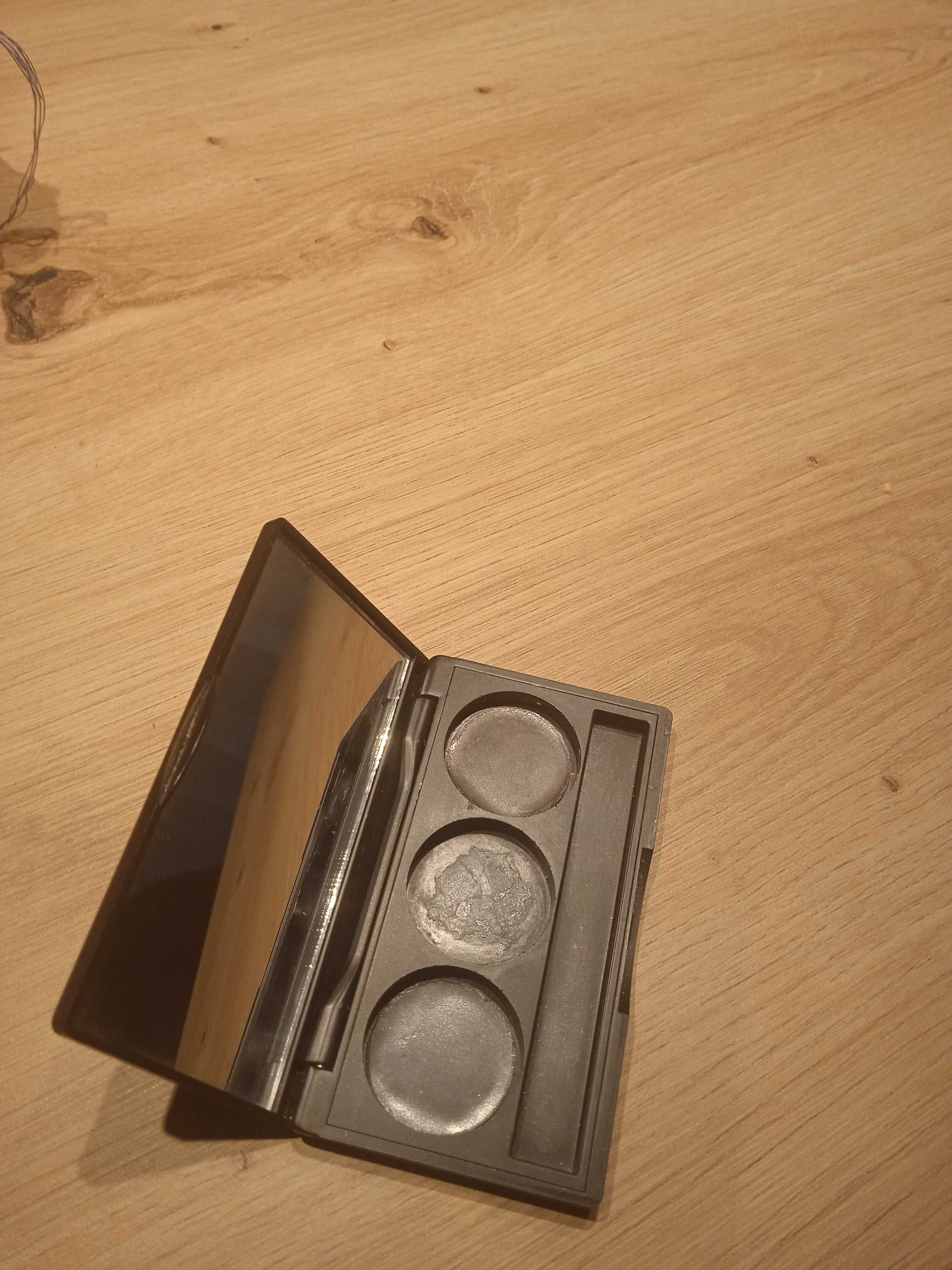 Inglot kasetka paletka na trzy okrągłe cienie Freedom System