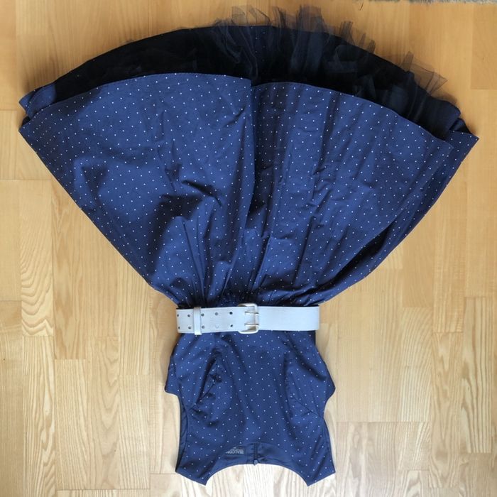 Granatowa, balowa sukienka w kropki Bialcon