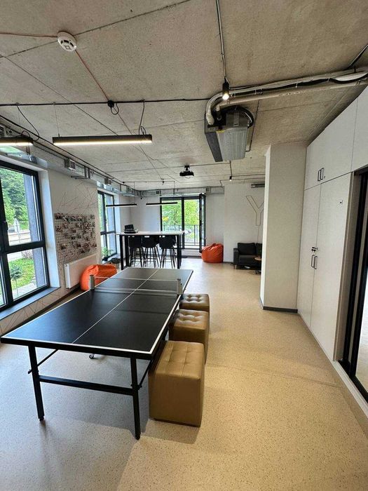 Оренда офісу з ремонтом та власною терасою на вул.Стуса.335м2.