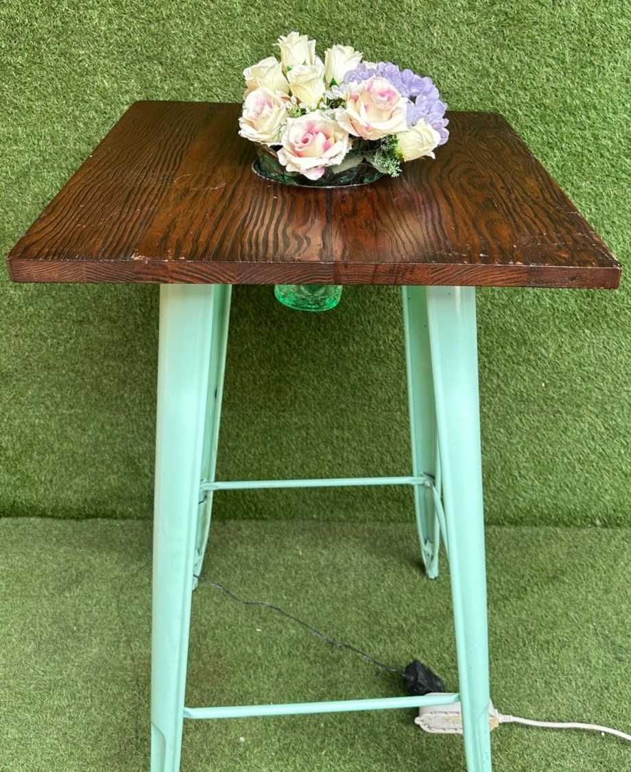 Mesa de bar com iluminação Led, medidas; altura 102 X 60X60 cm