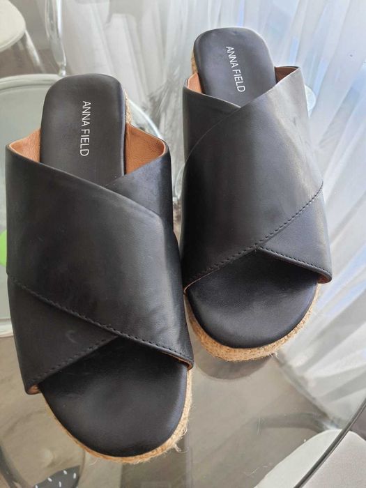 Шкіряні шльопанці