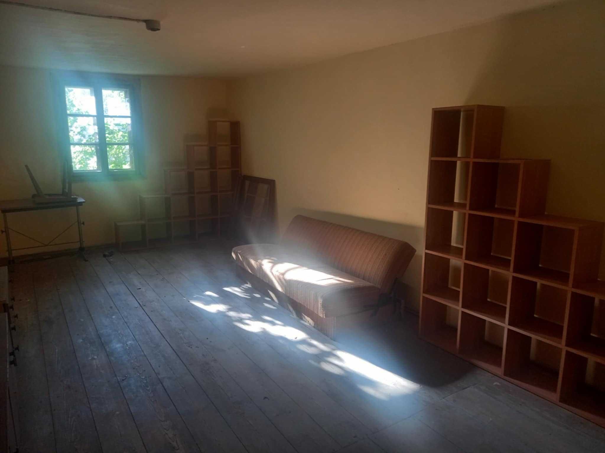 Urokliwy dom z duszą położony w lesie