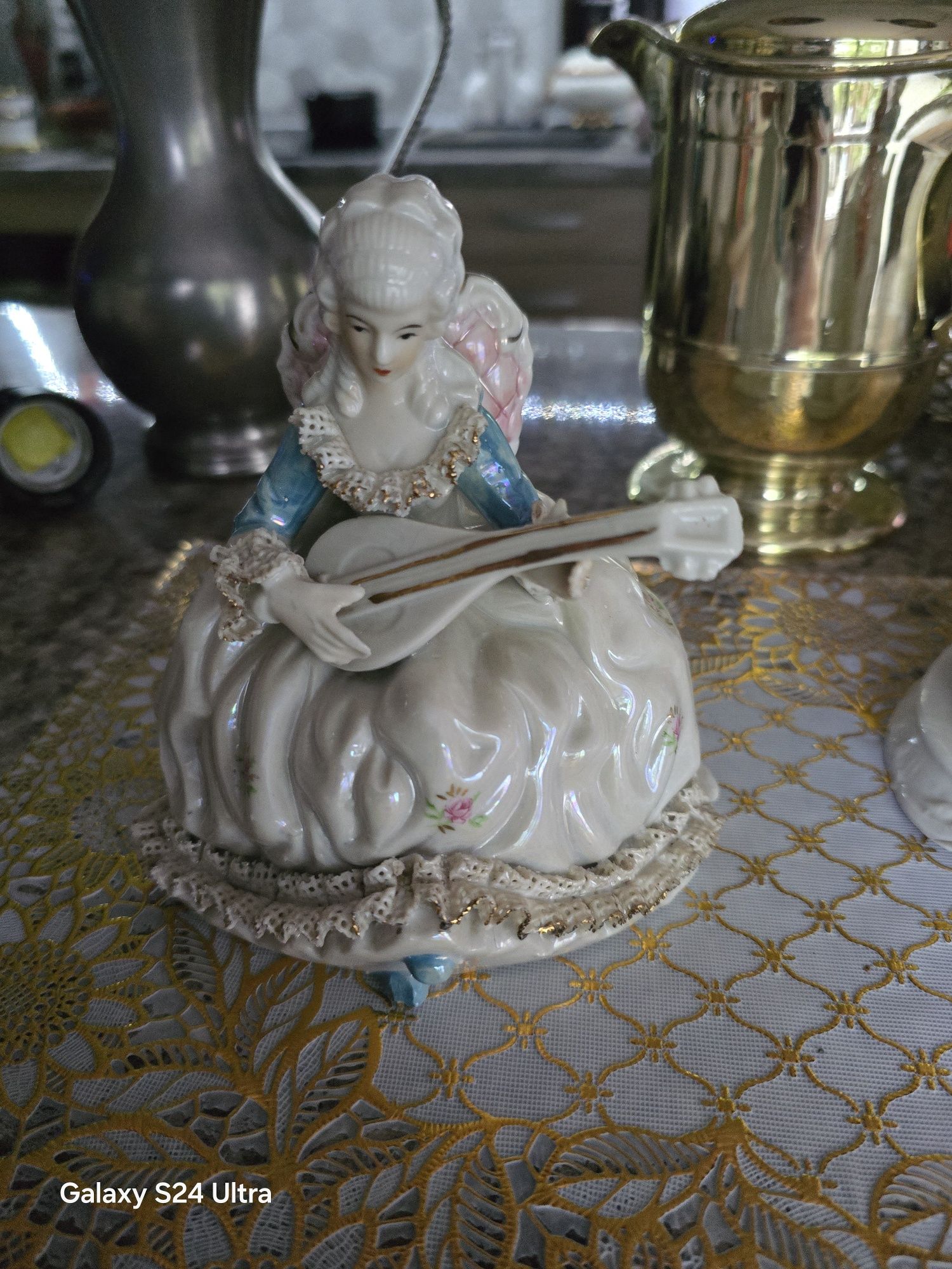 Figurka przedstawia dame