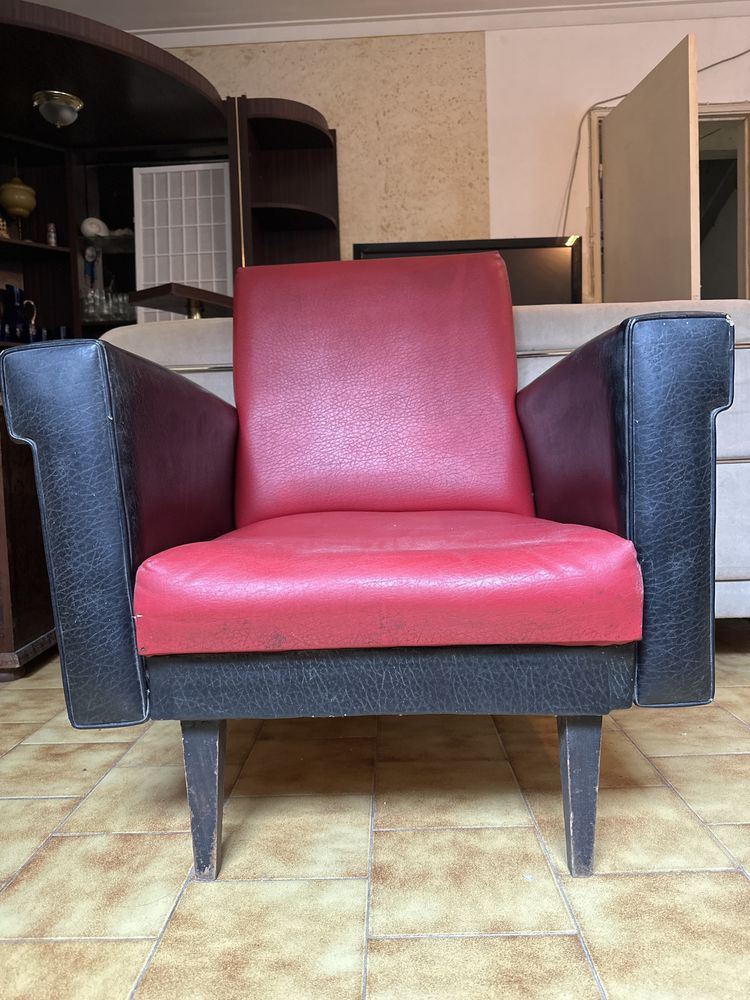 Cadeirão/poltrona preto e vermelho tipo cabedal 1 lugar 70x75x82cm