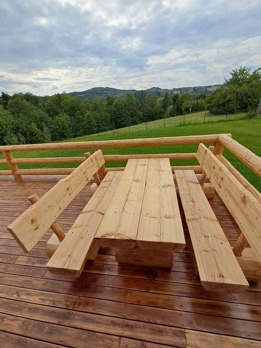 Stolik drewniany wraz z ławkami