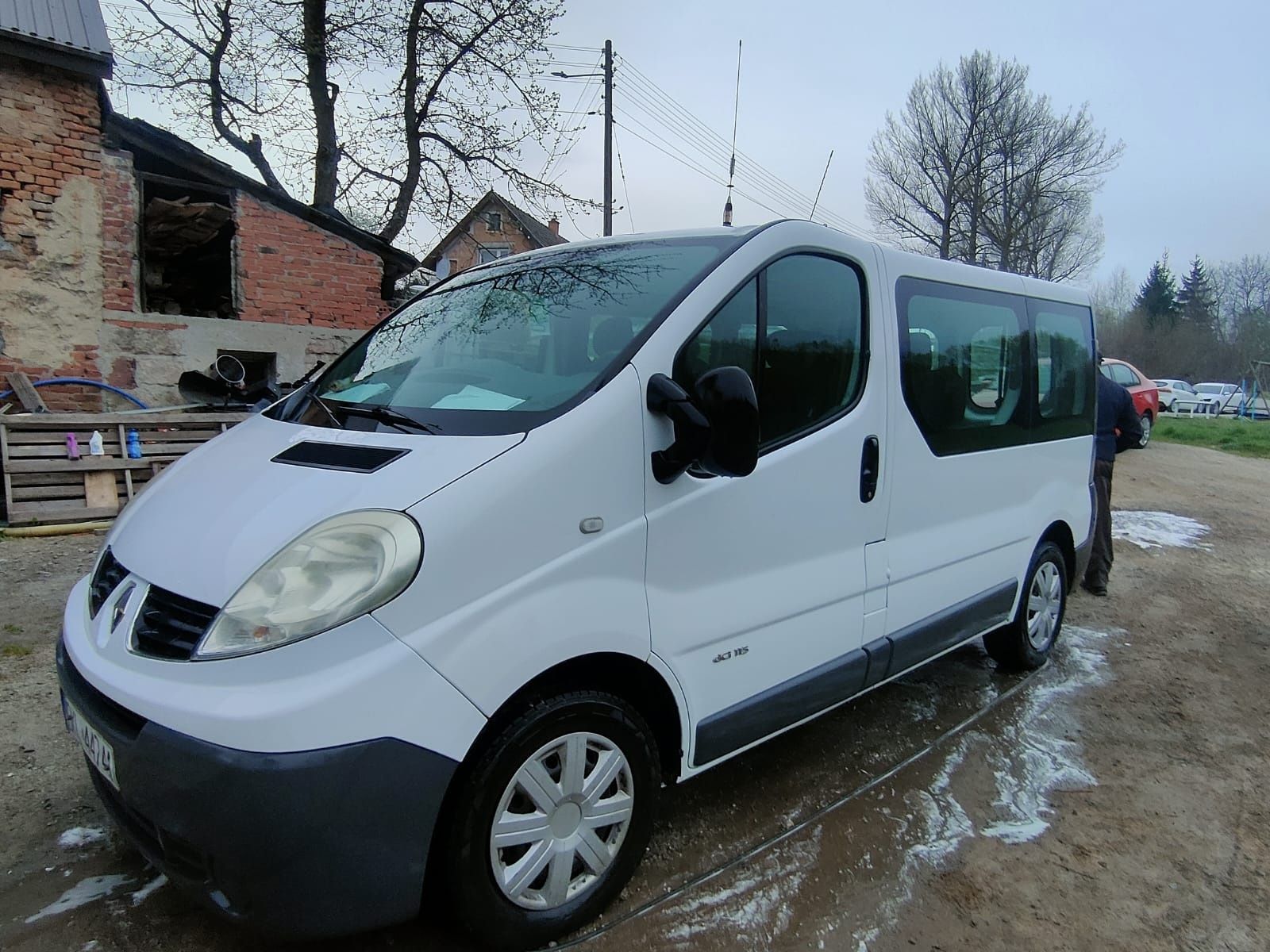 Renault trafic 2.0 dci 9 osobowy bus