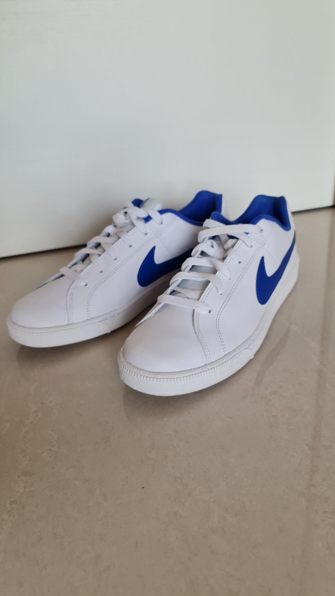 Nike Court Royale