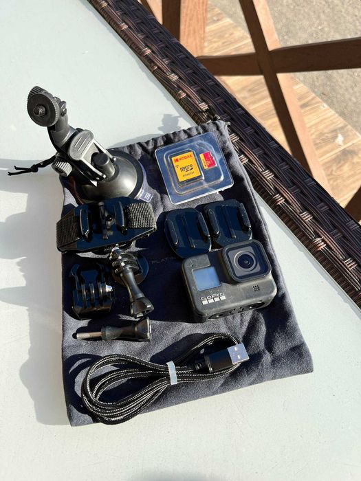 Екшн-камера GoPro Hero 8 з картою пам'яті в подарунок.
