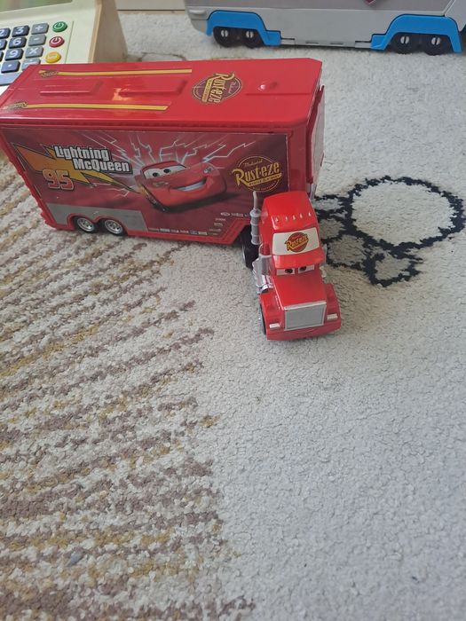 Ciężarówka Maniek z filmu Auta